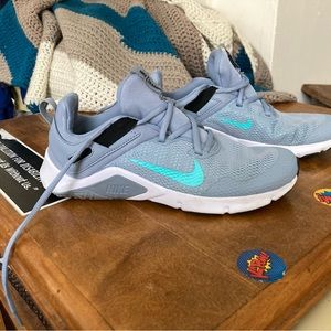 Women's Nike legend essential